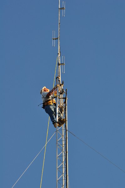 Bob-K4NBC Raising New Antenna 13.jpg